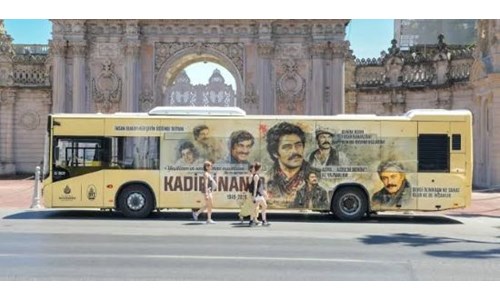 İETT'DEN KADİR İNANIR'A SAYGI OTOBÜSÜ